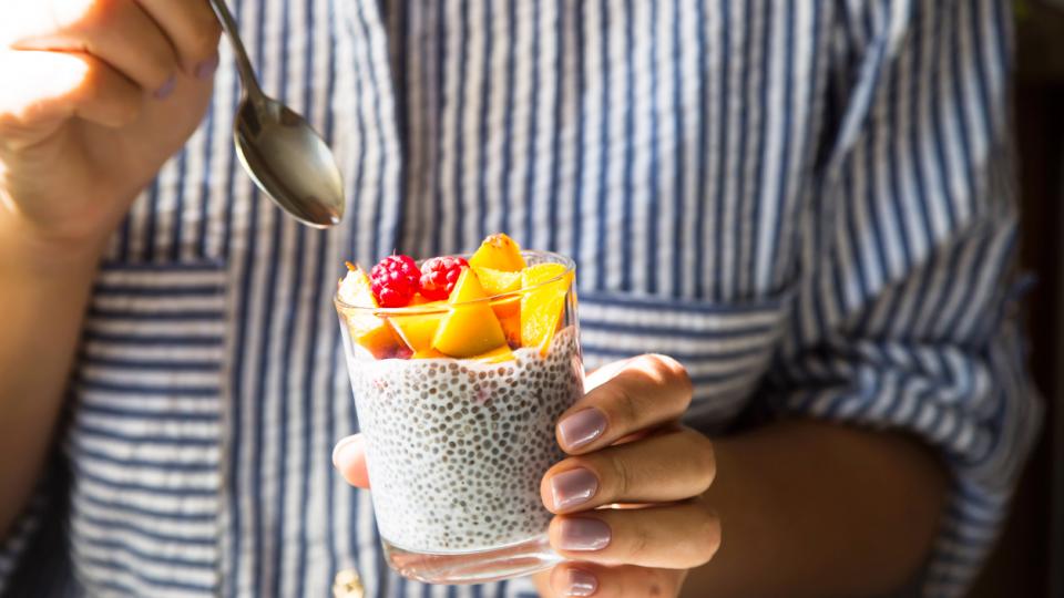 чиа закуска здравословно кисело мляко йогурт