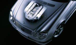 <p>Поглед назад към легендарния V8 двигател на AMG</p>