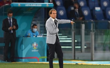 Селекционерът на Италия Роберто Манчини предупреди играчите да не се