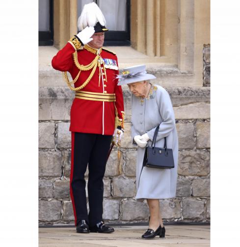 Кралица Елизабет II прие военния парад в чест на официалния