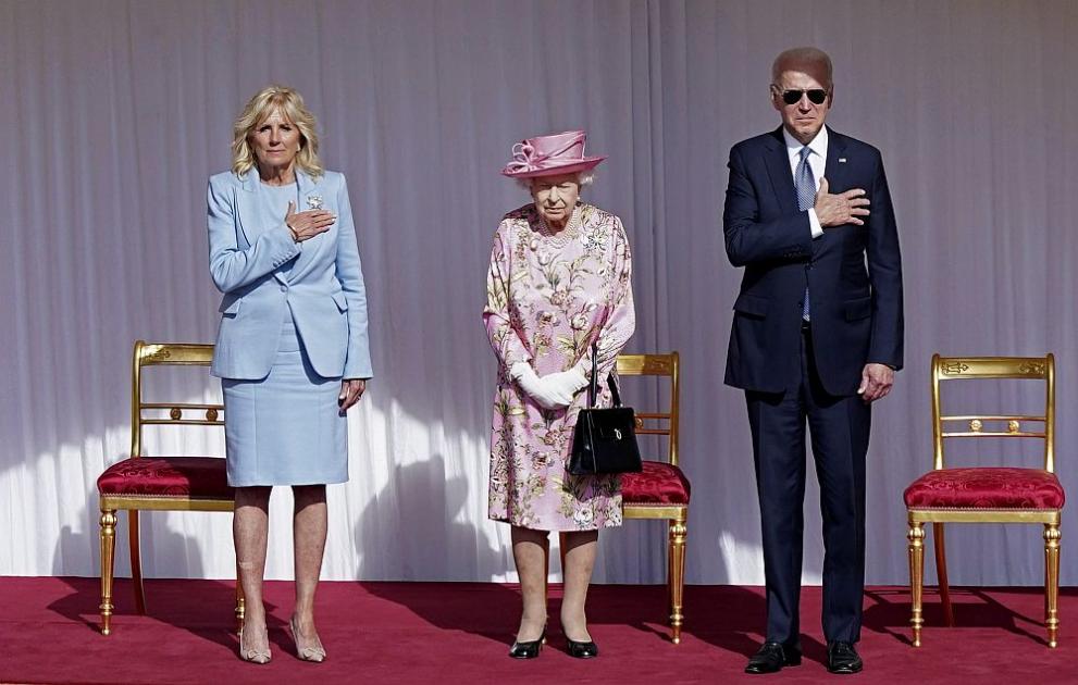 Джо Байдън със съпругата си Джил и кралица Елизабет Втора