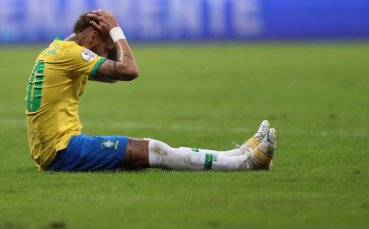 Халфът на националния тим на Бразилия по футбол Бруно Гимараеш и защитникът Алекс Телеш се контузиха