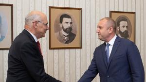 Президентът Румен Радев и председателят на КЕВР Иван Иванов