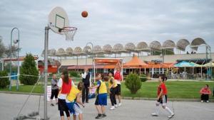 училищен двор