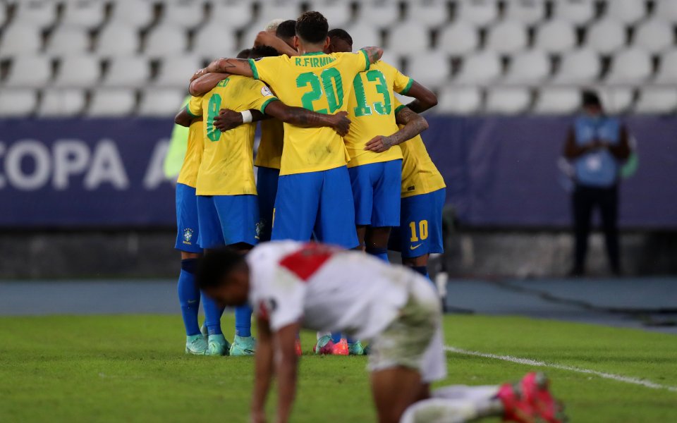 Бразилия разгроми Перу с 4:0 и оглави класирането на група