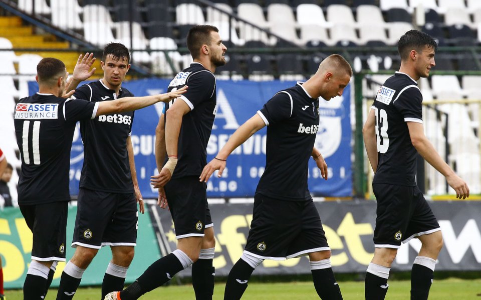 Славия победи с 3:0 у дома Марек в първата си