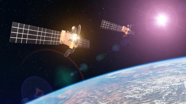 Екипажът на първия частен полет до МКС кацна успешно на Земята (ВИДЕО)