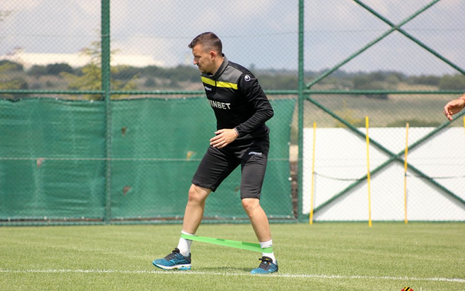 Тодор Неделев ще продължи кариерата си в Ботев Пловдив, пише