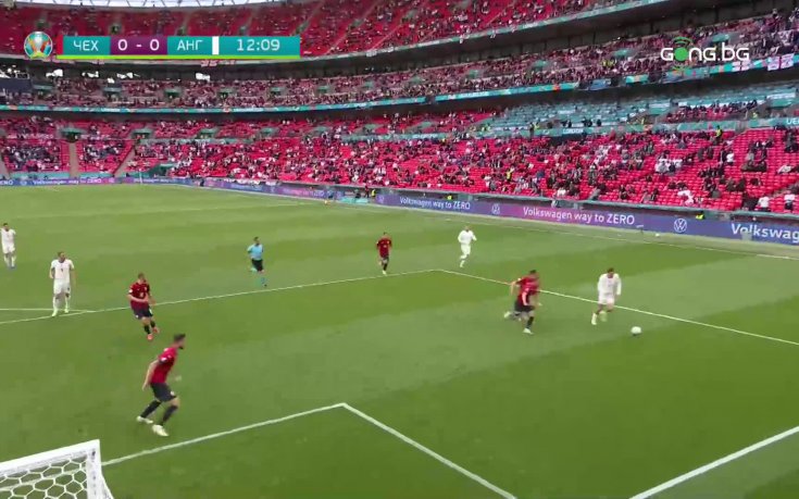 Англия откри на Чехия, Стърлинг отбеляза