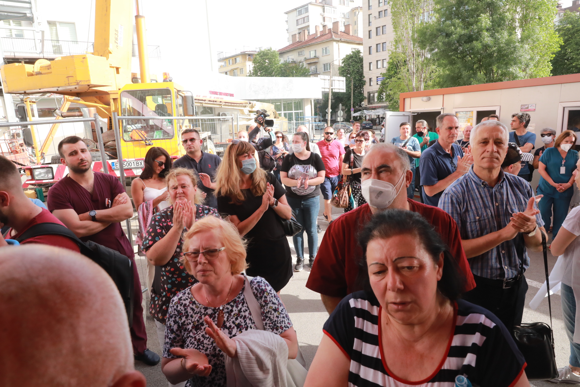 <p>Протест пред Пирогов в защита на доц. Атанасов и COVID-отделението</p>