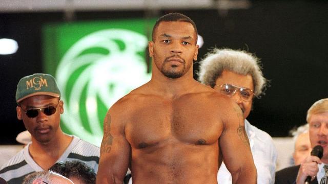 Тормозеното момче в училище, което се превърна в железния Майк Тайсън (СНИМКИ)