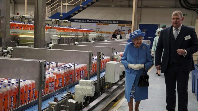 Кралица Елизабет и принц Уилям започнаха обиколка в Шотландия