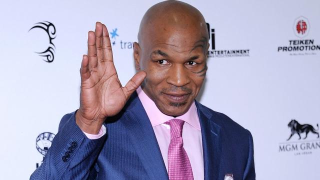 Майк Тайсън нокаутира досаден пътник в самолет (ВИДЕО)