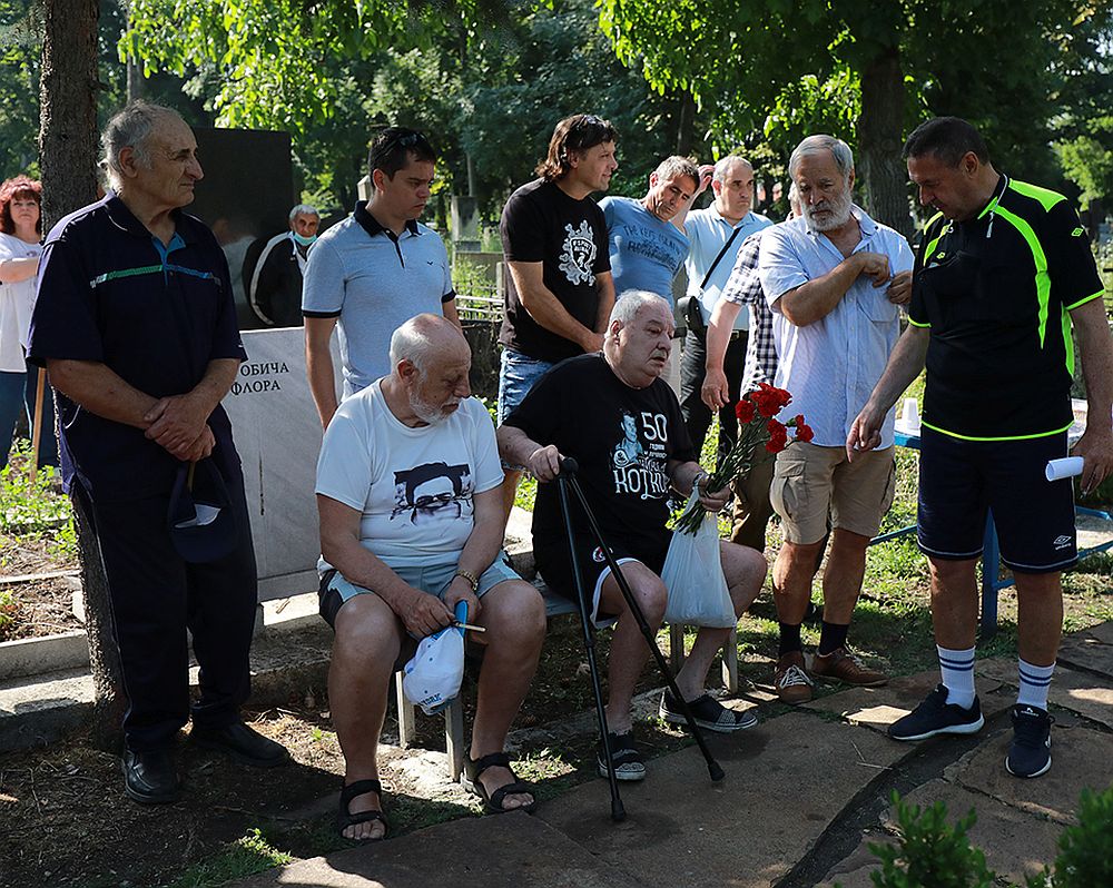 В памет на Гунди и Котков