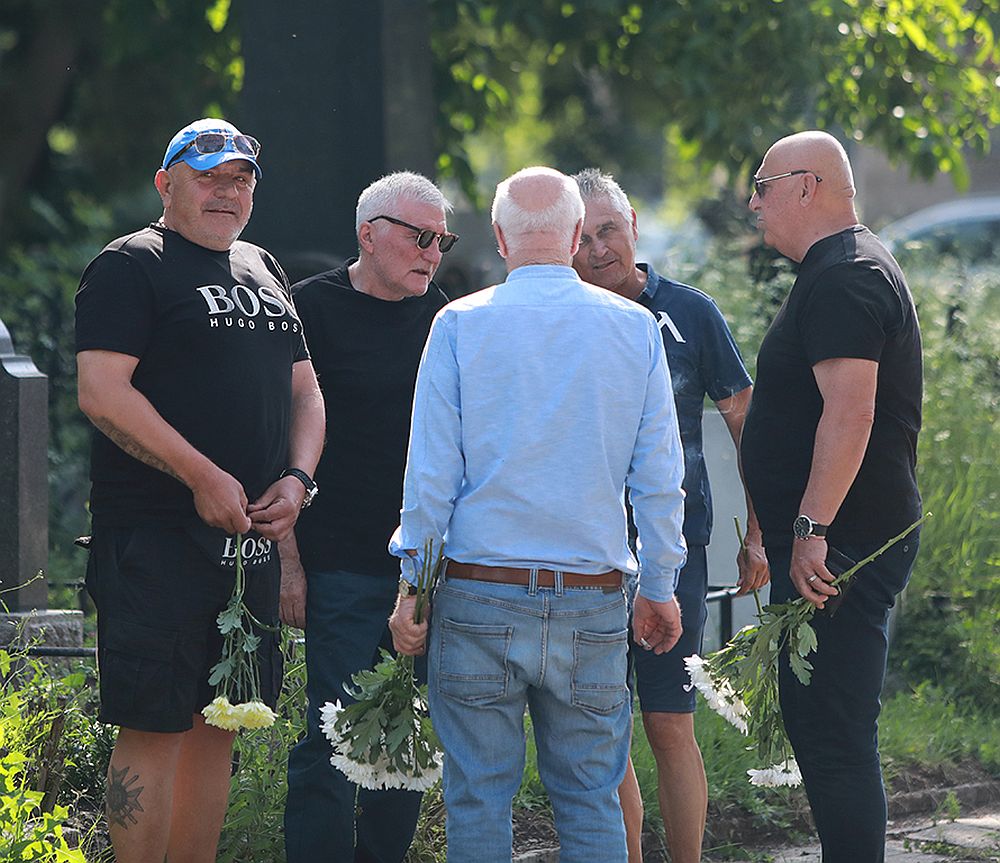 В памет на Гунди и Котков