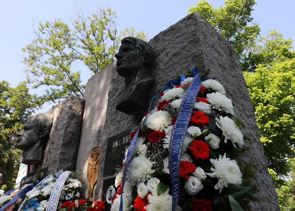 В памет на Гунди и Котков