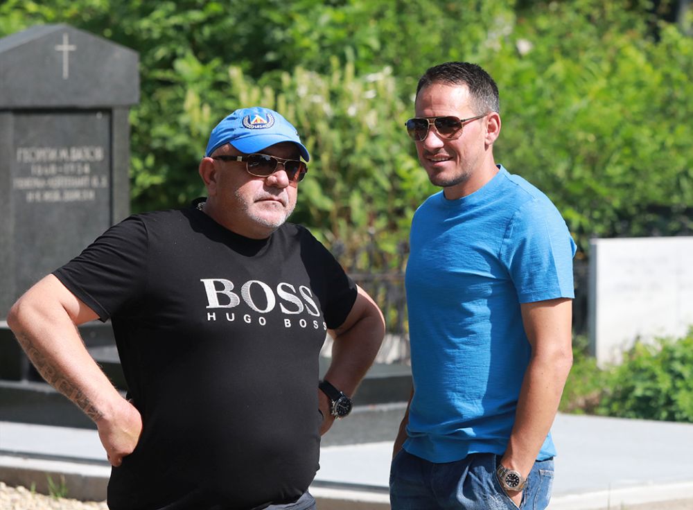 В памет на Гунди и Котков