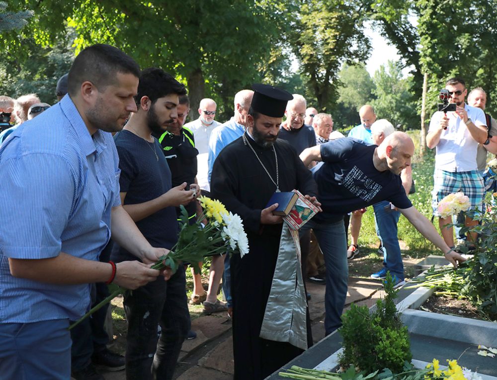 В памет на Гунди и Котков