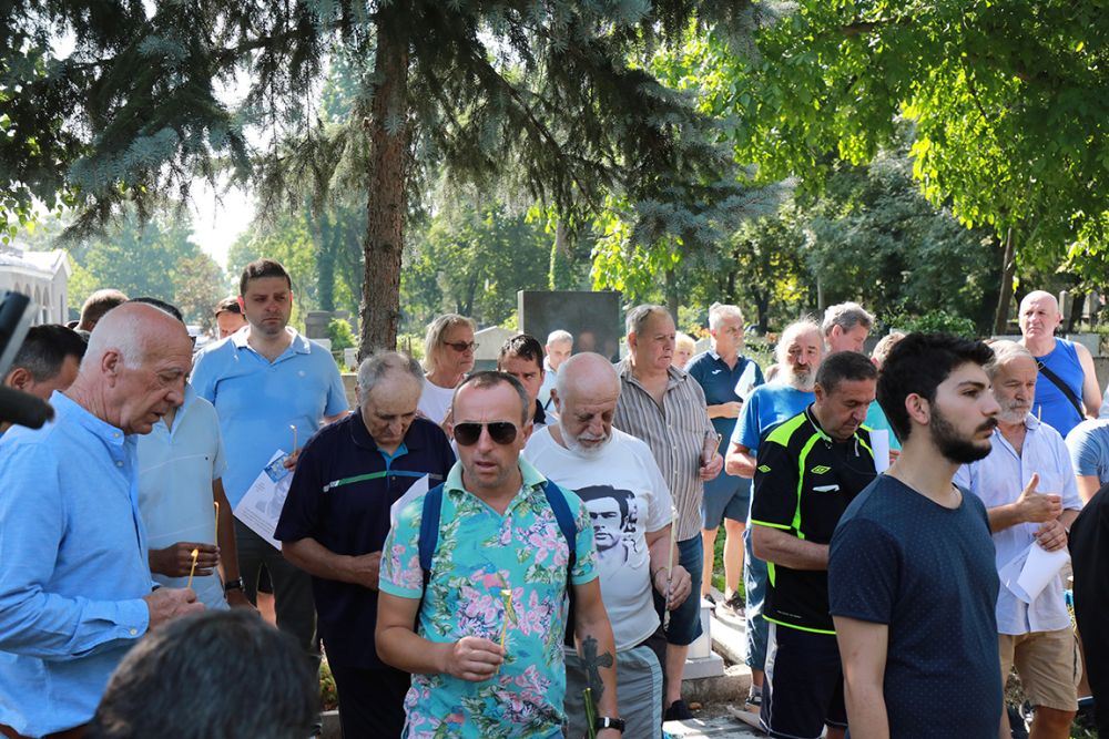 В памет на Гунди и Котков