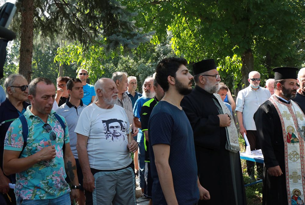 В памет на Гунди и Котков