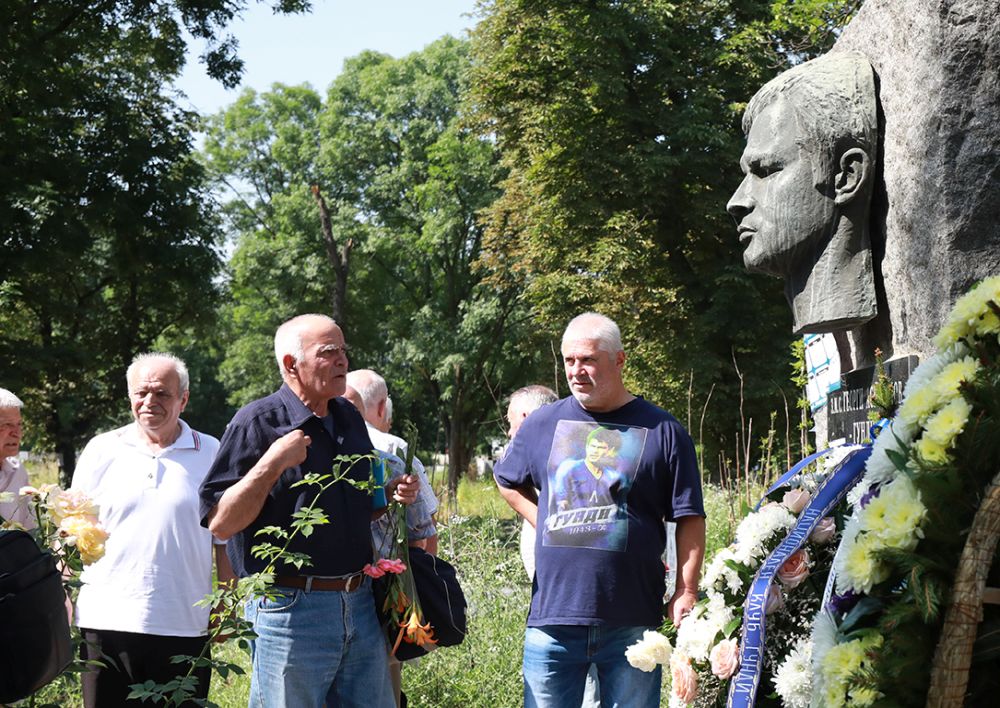 В памет на Гунди и Котков