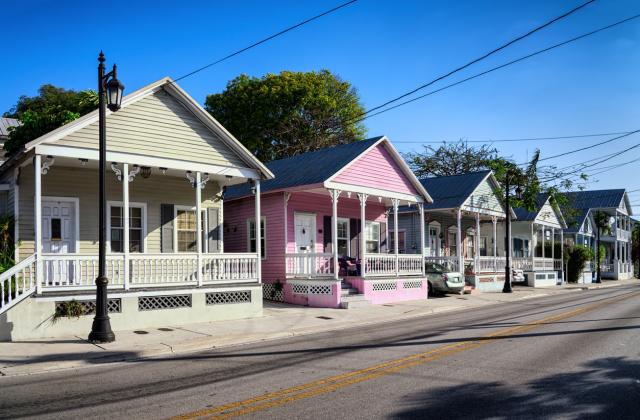 През юни 2023 г. офертните цени за къщи и апартаменти