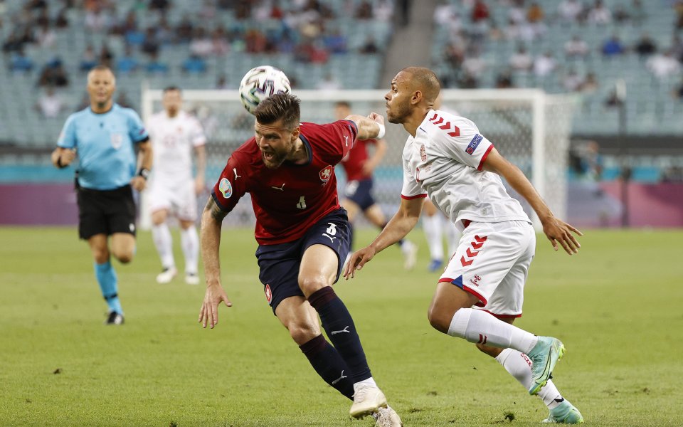 Националните отбори на Чехия и Дания играят при