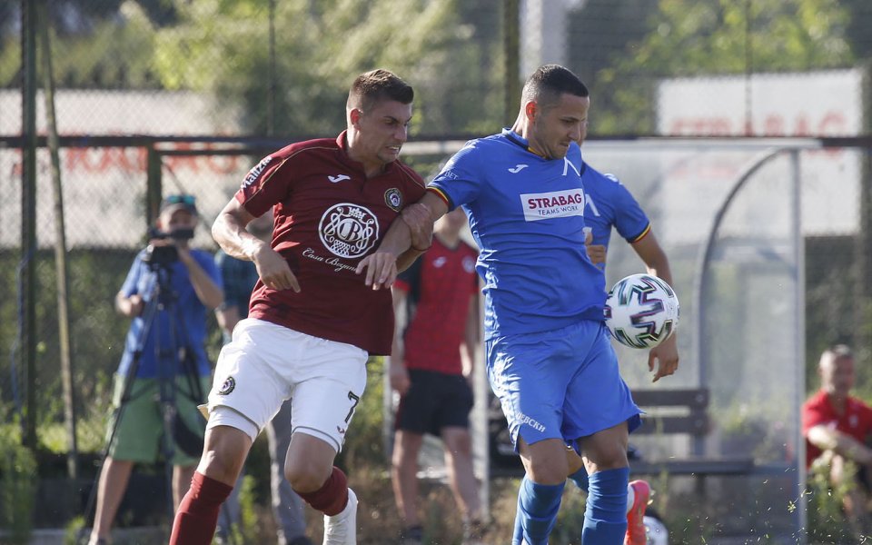 Локомотив София има два проблема преди днешното гостуване на Берое.