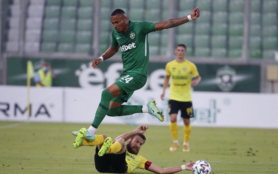 Лудогорец и Шахтьор Солигорск играят при 0:0 на "Хювефарма Арена"