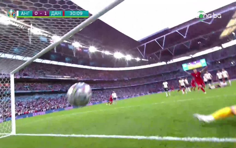 Дания поведе в 30-ата минута с гола на Микел Дамсгорд
