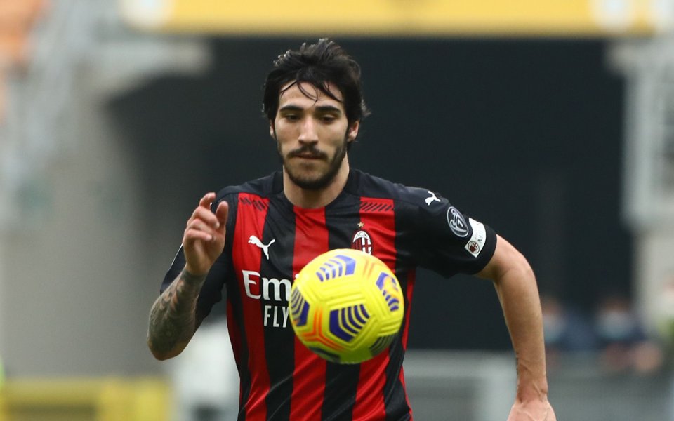 Халфът на Милан Сандро Тонали се е разминал със сериозна