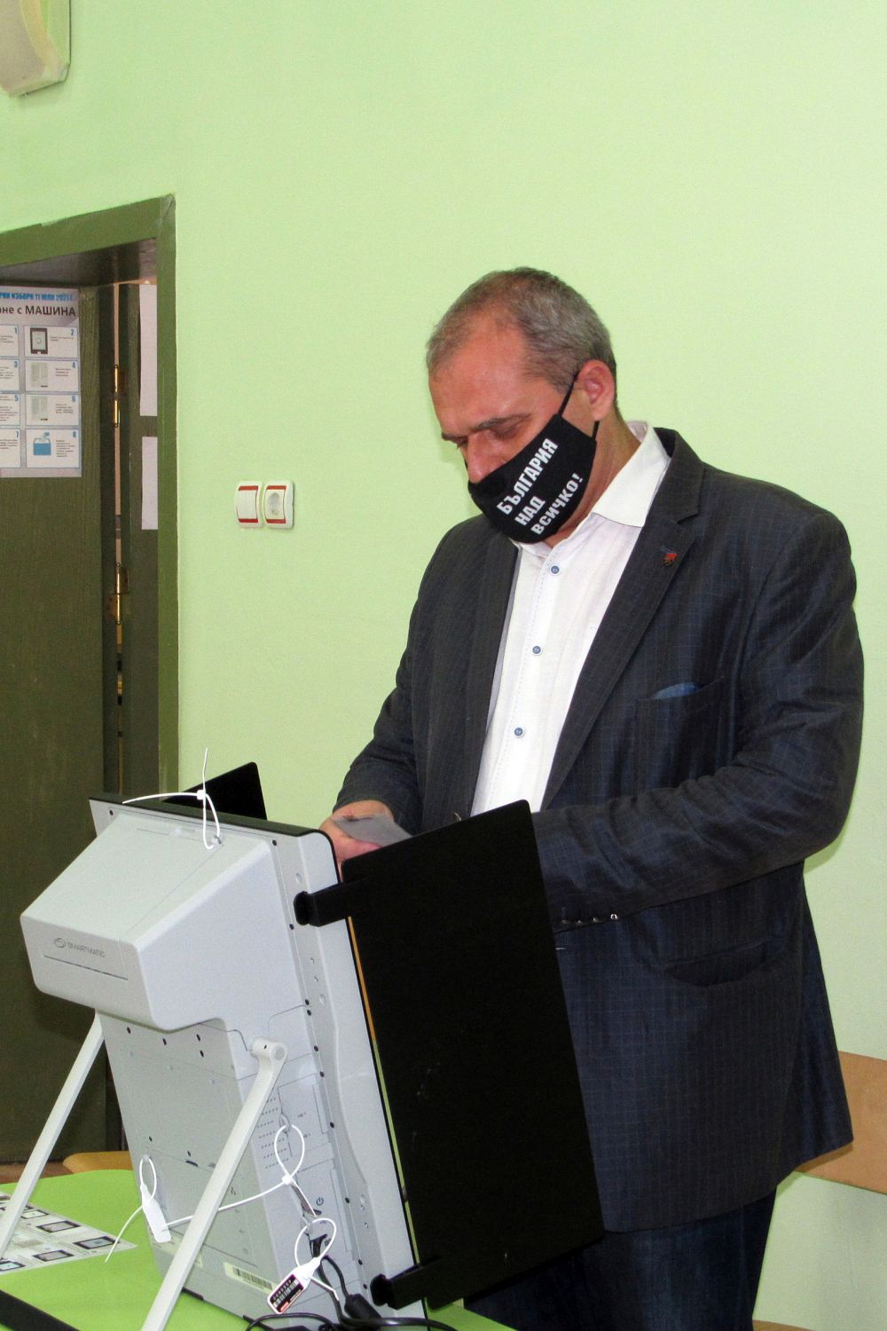 Искрен Веселинов