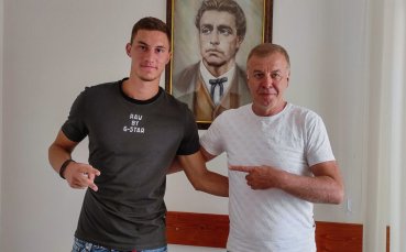 Нападателят Андриан Краев продължи договора си с Левски с една година