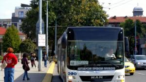Кола се заби в автобус в Пловдив съобщиха от полицията