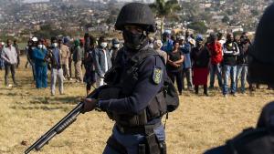 Южноафриканските власти разследват смъртта на най малко 22 посетители на популярна