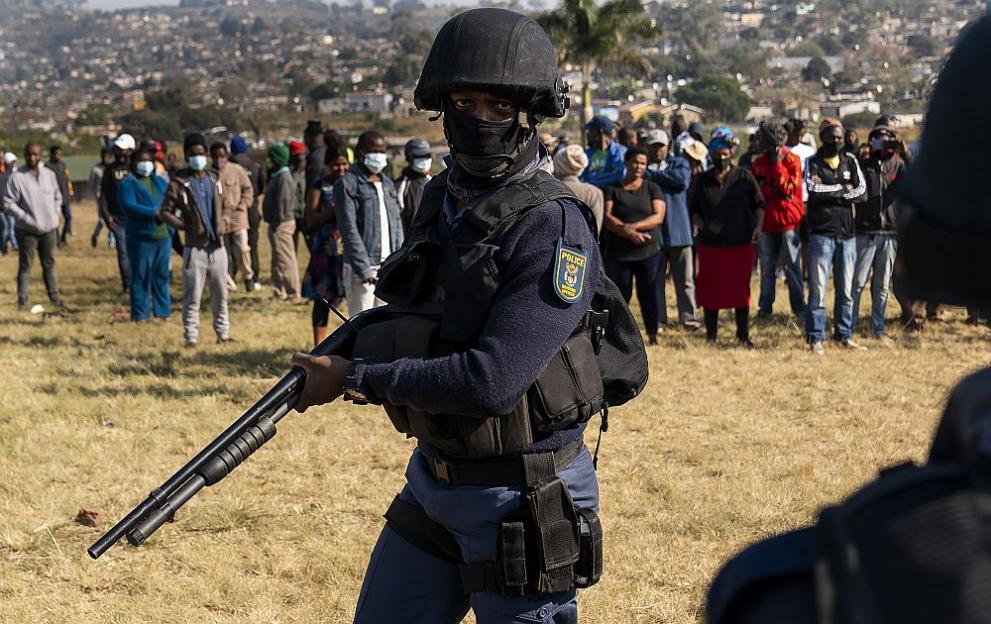 Размириците избухнаха в подкрепа на експрезидента на ЮАР - Зума