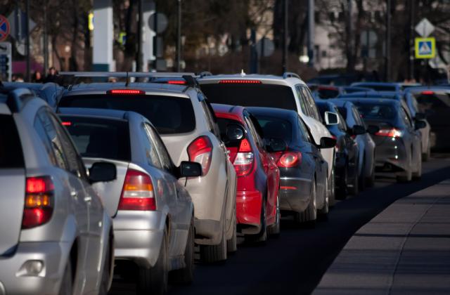 Автомобилите в София се увеличават все повече, а средната им