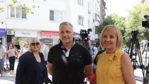 брифинг Мая Манолова Николай Хаджигенов Изправи се мутри вън