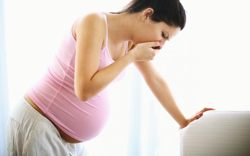 бременна жена бременност сутрешно гадене