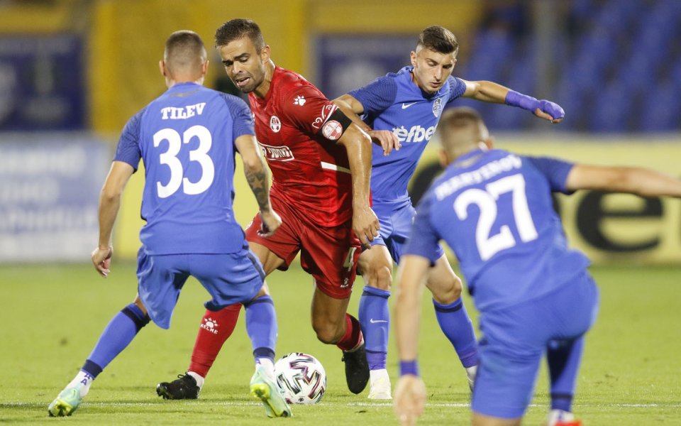 Един от играчите, които влязоха като резерви в първата среща,