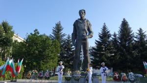 паметник Вапцаров