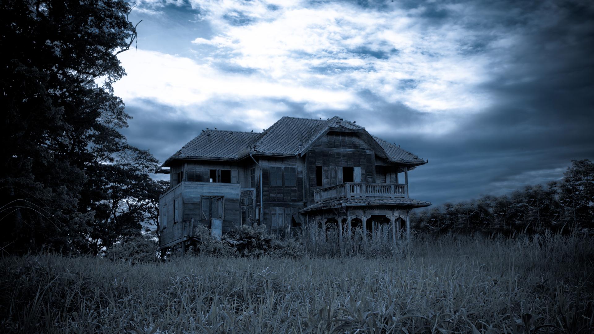 Жена чиято баба е починала съвсем скоро в дома в