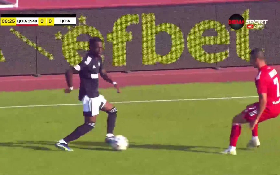 Отборът на ЦСКА води минимално на ЦСКА 1948 на почивката.