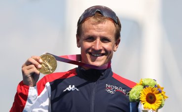 Кристиан Блуменфелт спечели спечели олимпийската титла в триатлона който включва