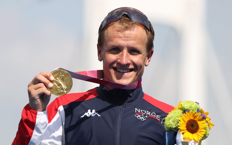 Кристиан Блуменфелт спечели спечели олимпийската титла в триатлона, който включва