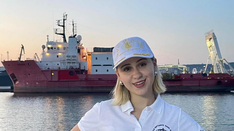 Мария Бакалова стана кръстница на военен кораб