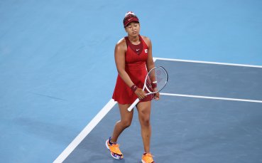 Тенис звездата Наоми Осака се разплака и напусна за кратко