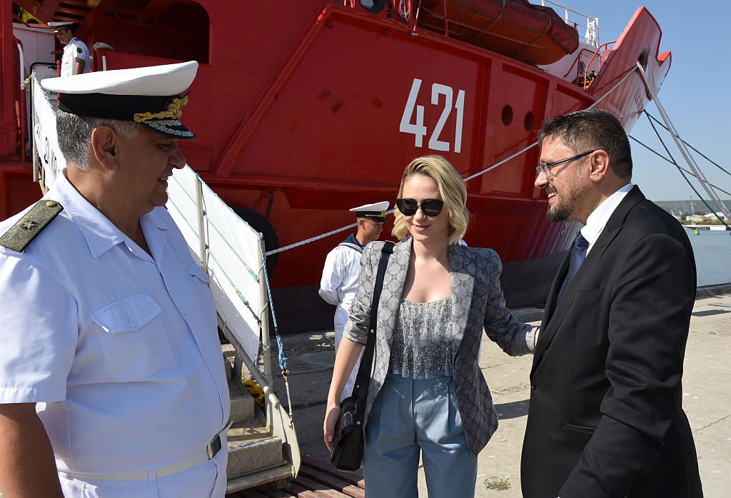 <p>Мария Бакалова стана кръстница на първия български военен научноизследователски кораб &quot;Св. Св. Кирил и Методий&quot;</p>