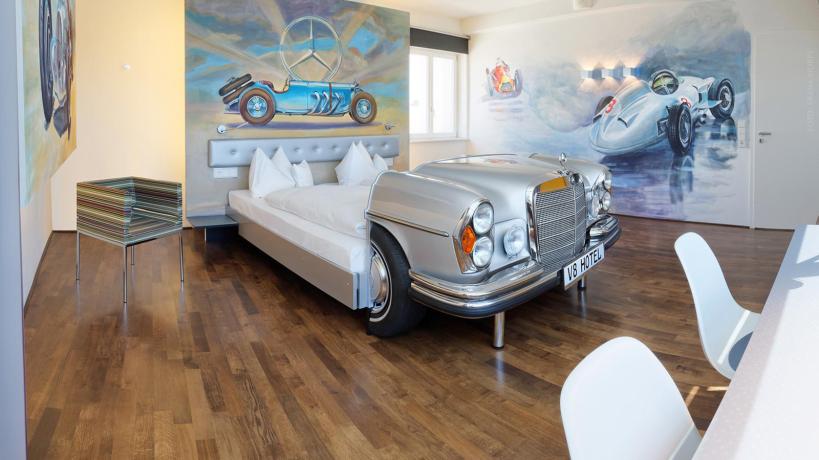 V8 Hotel