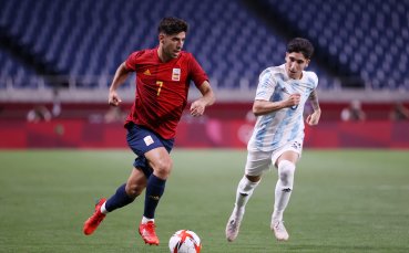 Националните отбори на Испания и Аржентина играят при